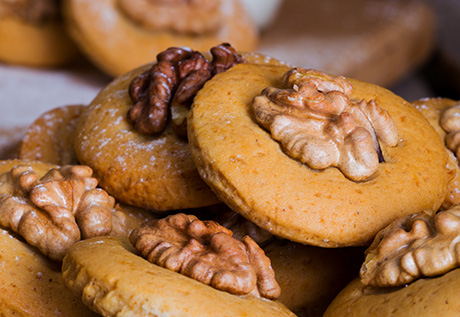 AGOLYN with walnut biscuits